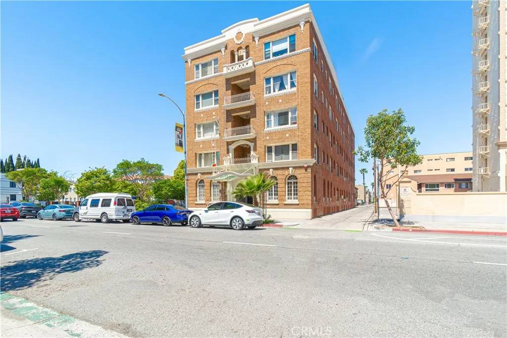 Long Beach, CA 90802,325 W 3rd Street #210