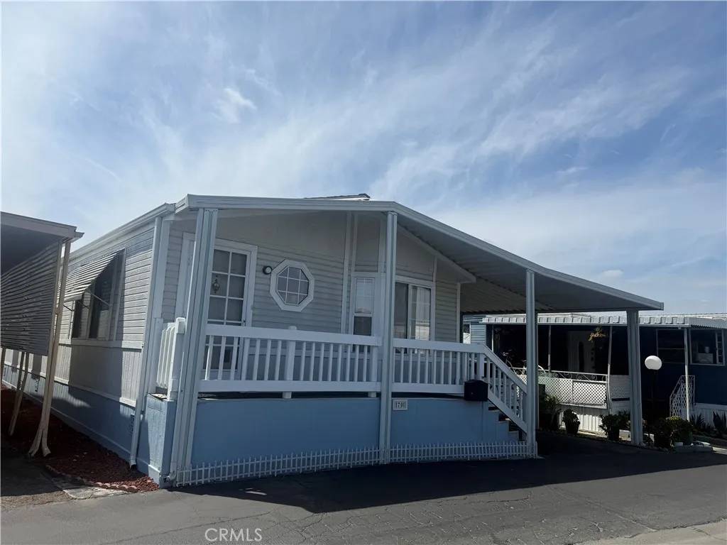 Hawaiian Gardens, CA 90716,12550 Carson #70