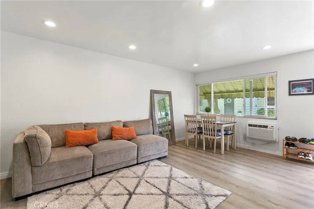 Whittier, CA 90601,5593 Pioneer Boulevard #18