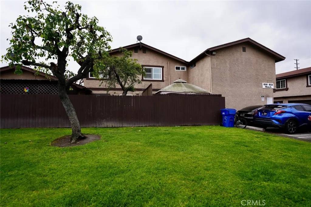 Paramount, CA 90723,8514 Elburg Boulevard #C