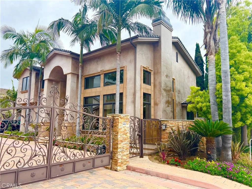 Costa Mesa, CA 92627,264 Santa Isabel Avenue