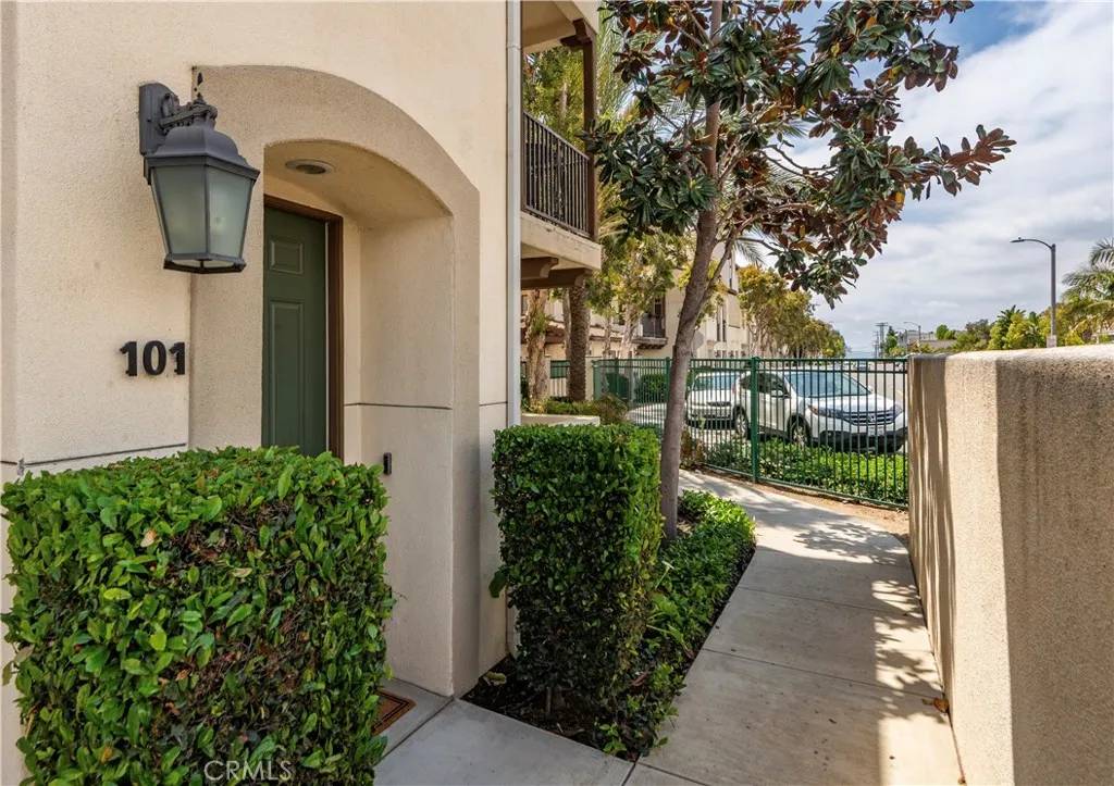 Signal Hill, CA 90755,3000 E 19th Street #101