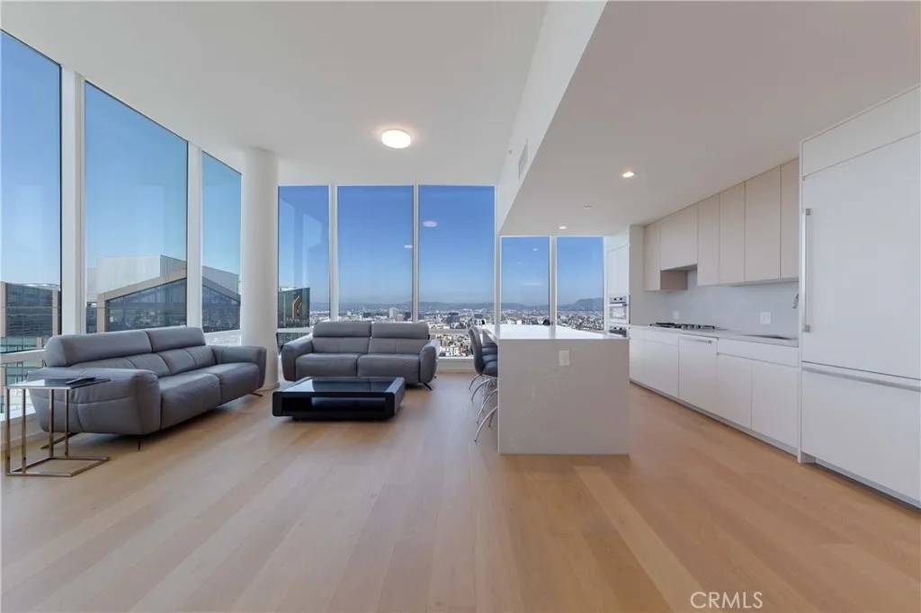 Los Angeles, CA 90017,877 Francisco Street #4211