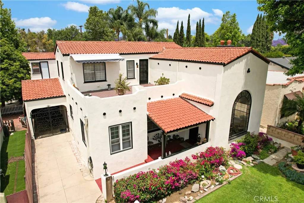 Fullerton, CA 92832,521 W Whiting Avenue