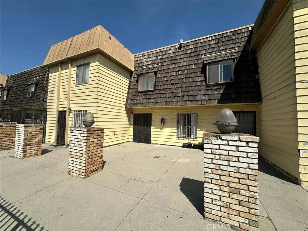 Compton, CA 90222,2124 N Santa Fe Avenue