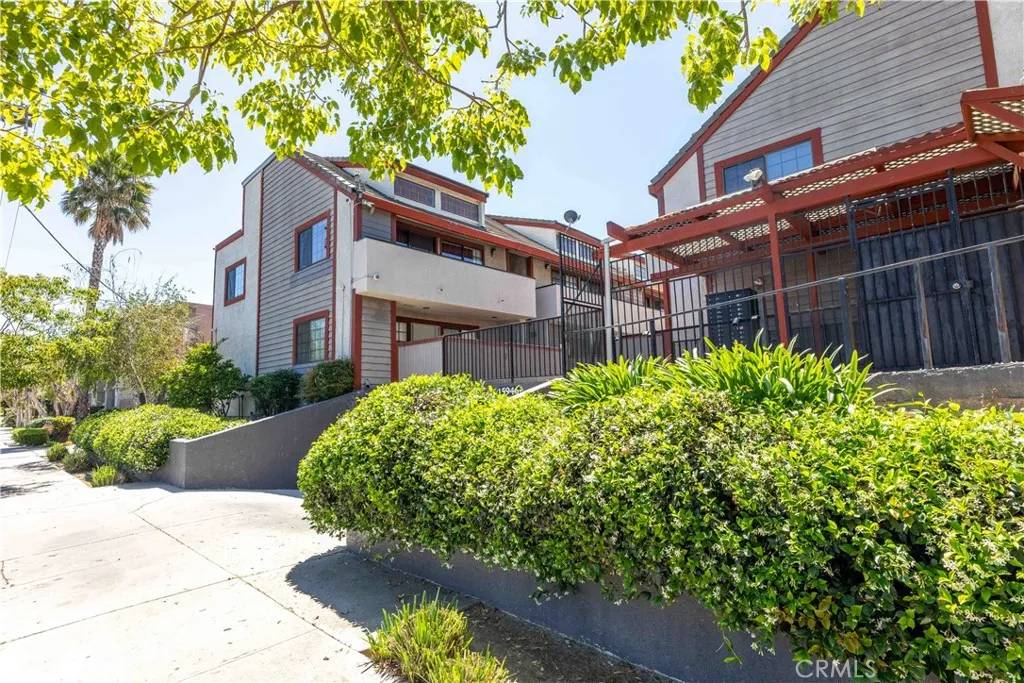 Van Nuys, CA 91406,15946 Vanowen Street #103