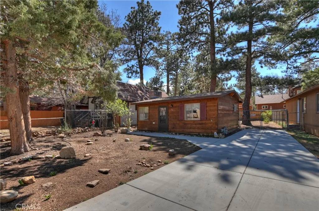 Sugarloaf, CA 92386,726 Riverside Avenue