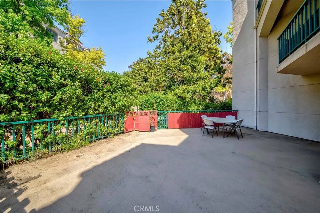 Los Angeles, CA 90042,4200 Via Arbolada #123