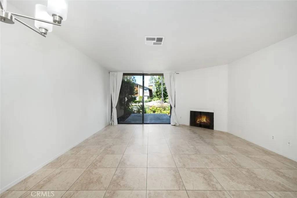 Lakewood, CA 90715,12750 Centralia Street #208