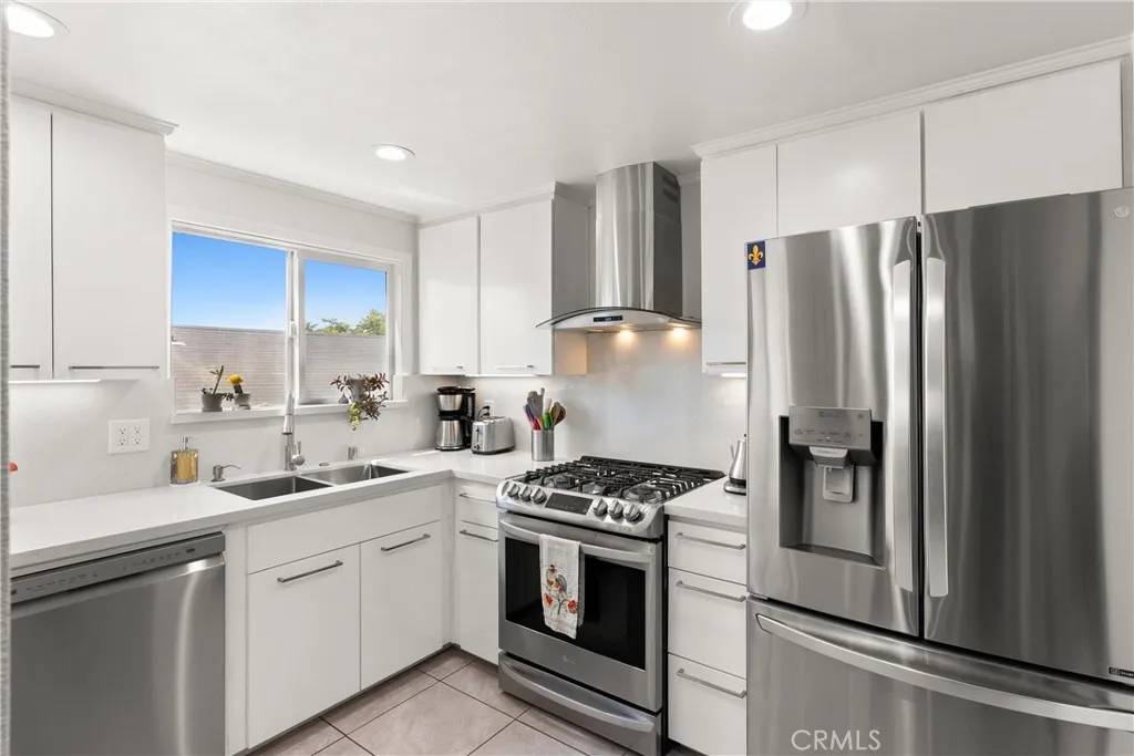Long Beach, CA 90814,384 Redondo Avenue #205
