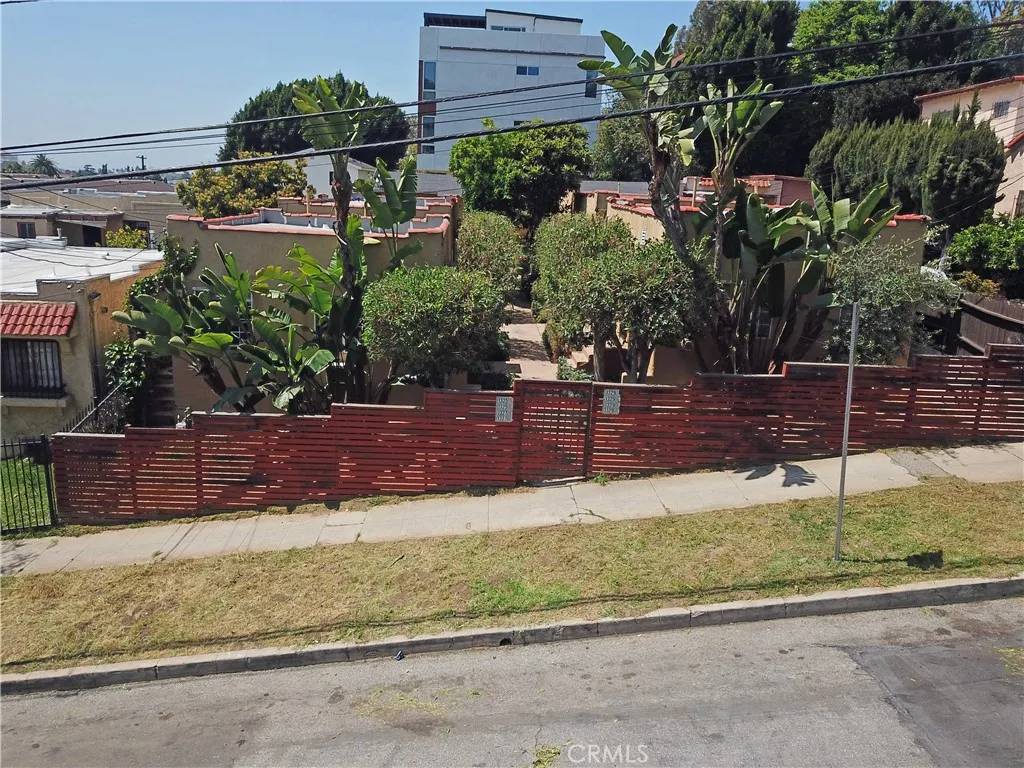Los Angeles, CA 90026,1325 Douglas Street