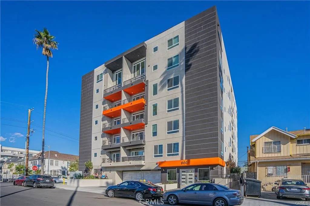 Los Angeles, CA 90006,900 S Kenmore Avenue #306