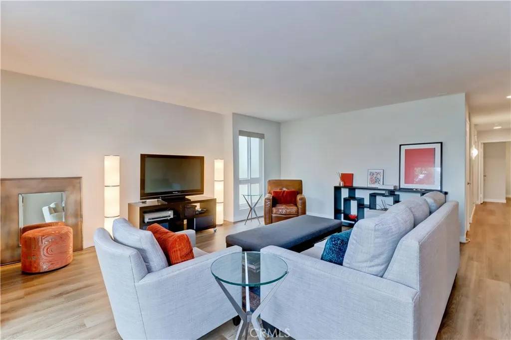 Long Beach, CA 90814,2032 E Bermuda Street #103
