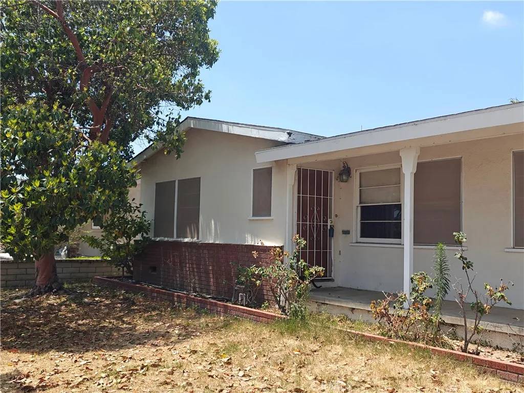 Anaheim, CA 92805,925 W Autumn Drive