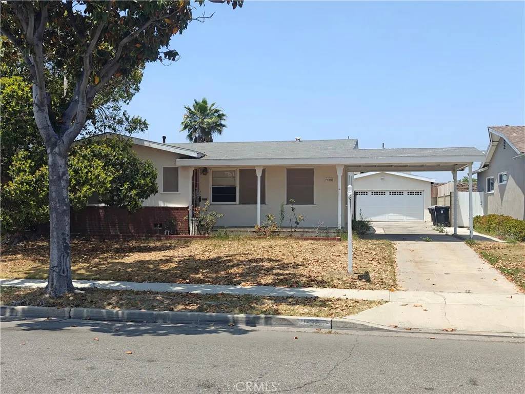 Anaheim, CA 92805,925 W Autumn Drive