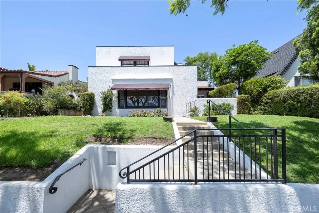 Fullerton, CA 92832,405 W Brookdale Place