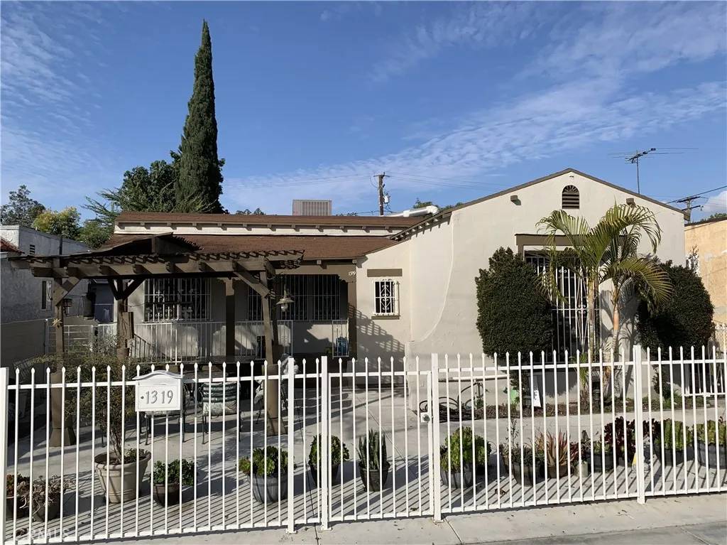 Los Angeles, CA 90023,1319 S Downey Road