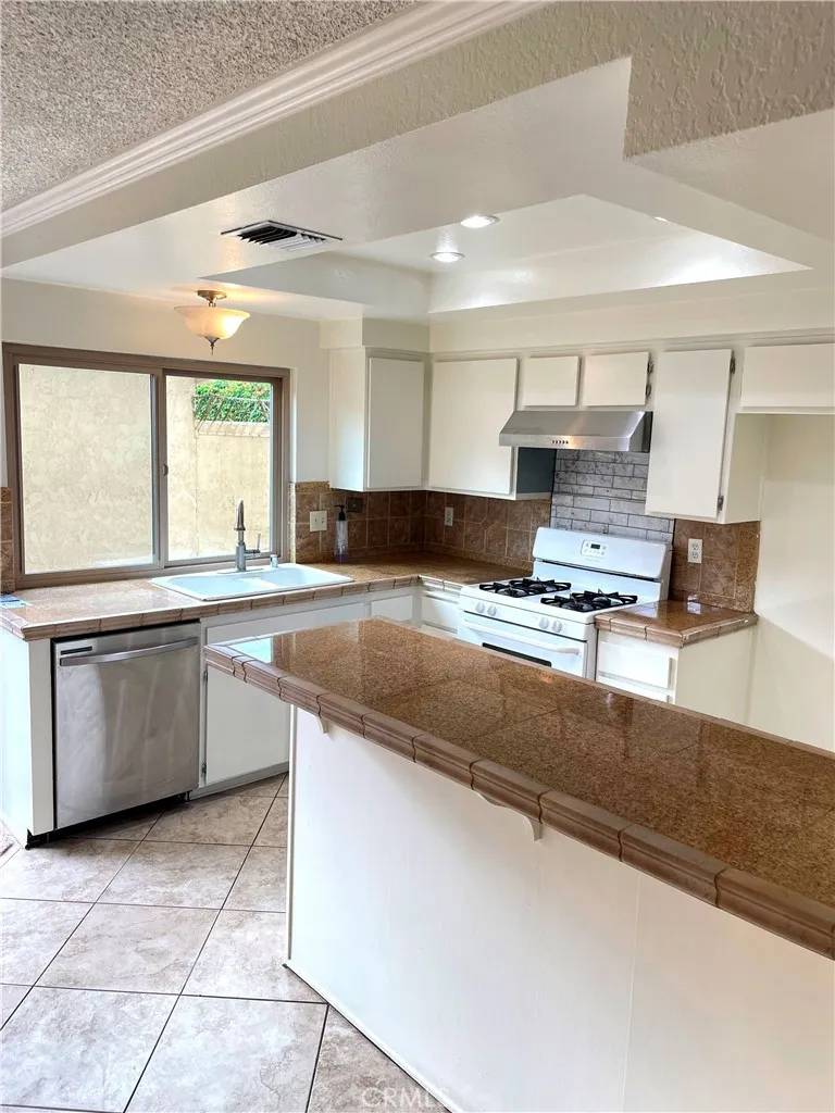 Colton, CA 92324,1077 Santo Antonio Drive South #24