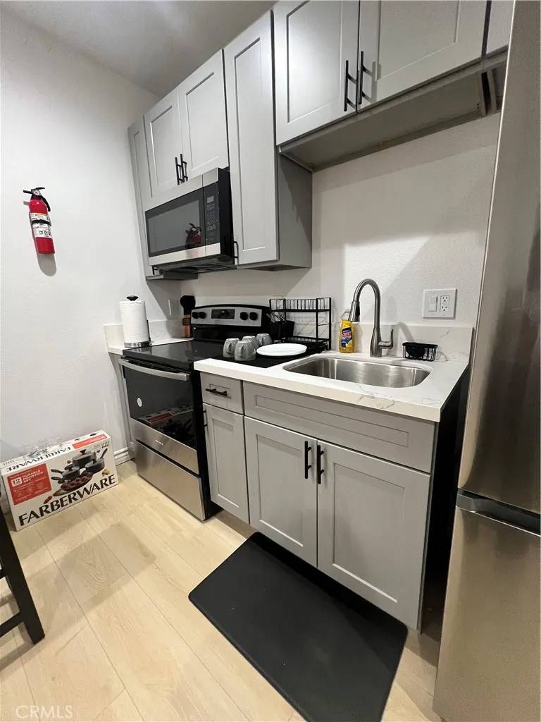 Inglewood, CA 90305,2511 W 77th Street