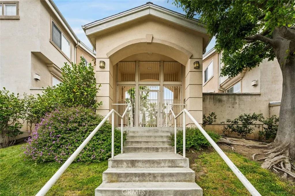 Los Angeles, CA 90016,5740 S Glennie Lane #C
