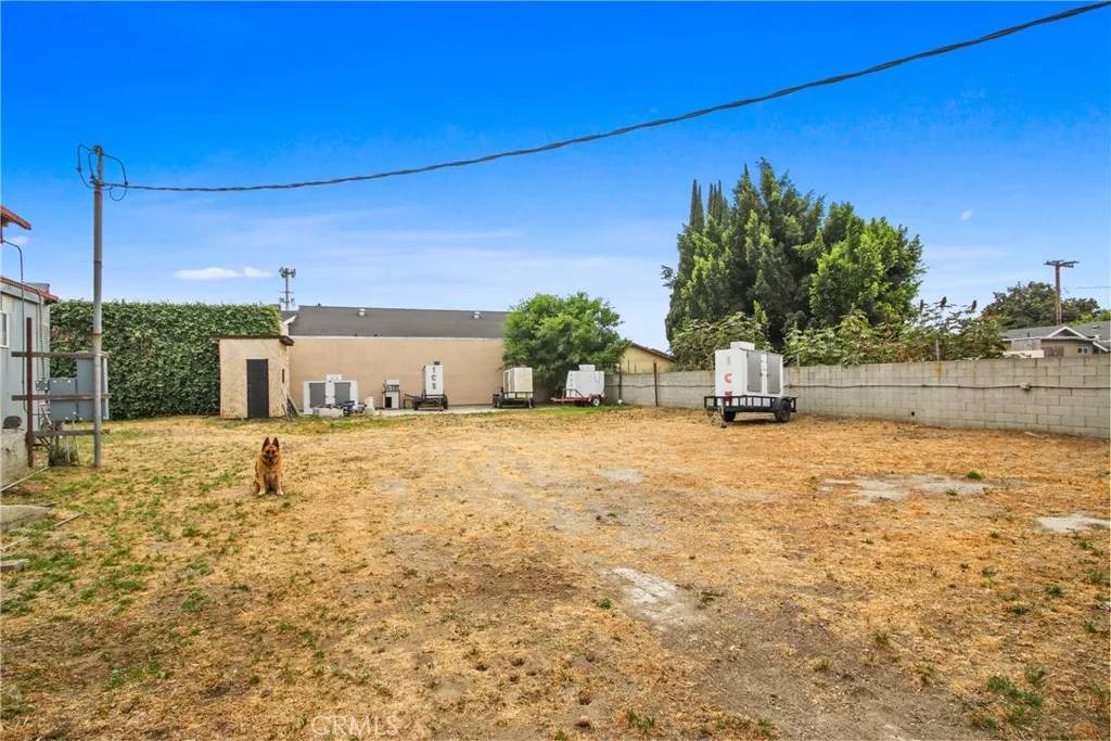 Compton, CA 90220,212 E Spruce