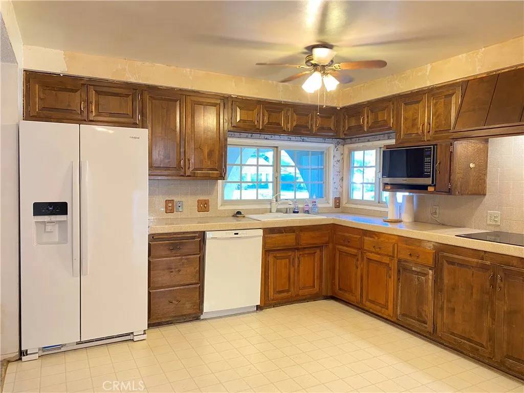 Anaheim, CA 92807,423 N Redrock Street