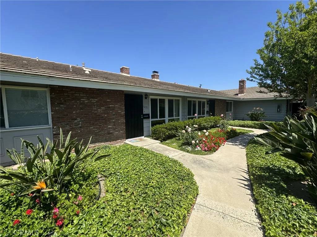 Tustin, CA 92780,1225 E 1st Street
