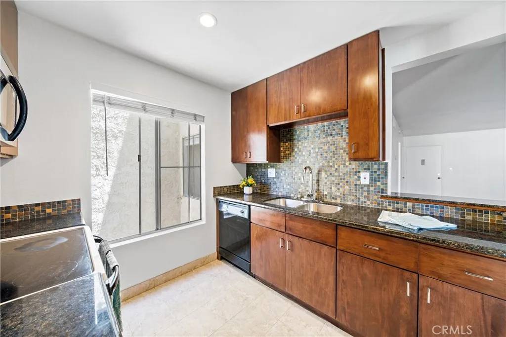Culver City, CA 90230,8210 Summertime Lane #210