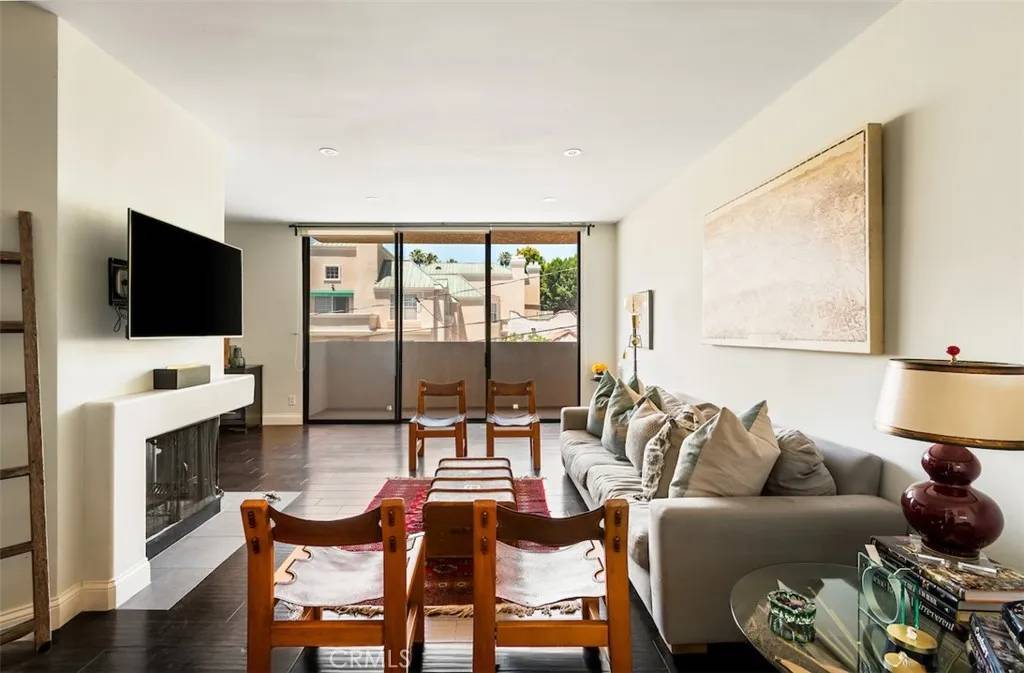 West Hollywood, CA 90069,930 N Wetherly Drive #201