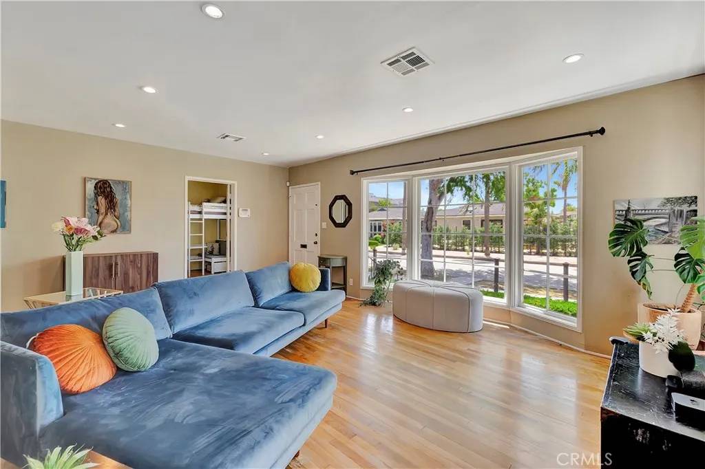 Long Beach, CA 90803,305 Covina Avenue