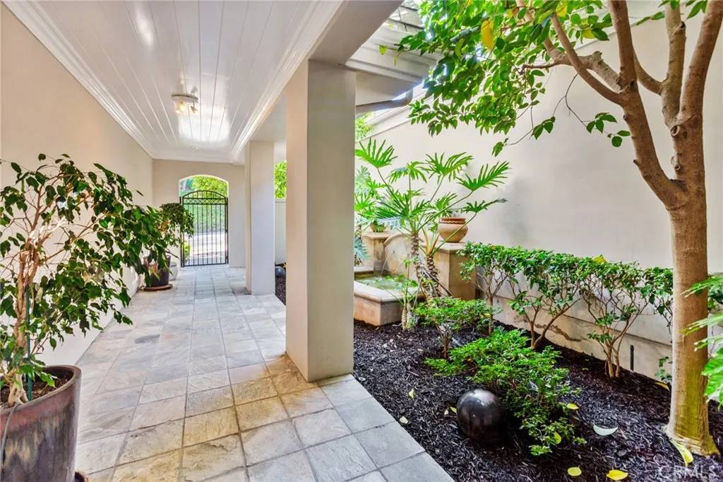 Newport Beach, CA 92660,8 Rue Verte