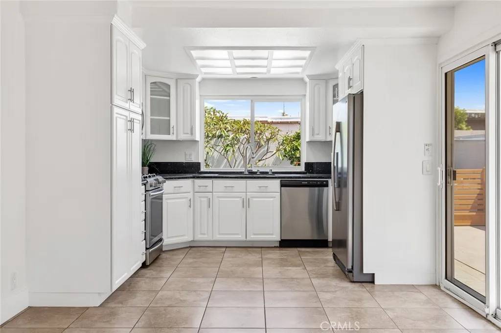 Westminster, CA 92683,5821 Gloucester
