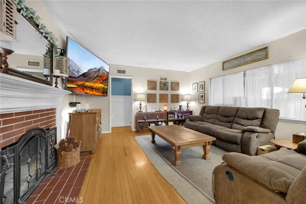 Whittier, CA 90603,15902 Santa Fe Street