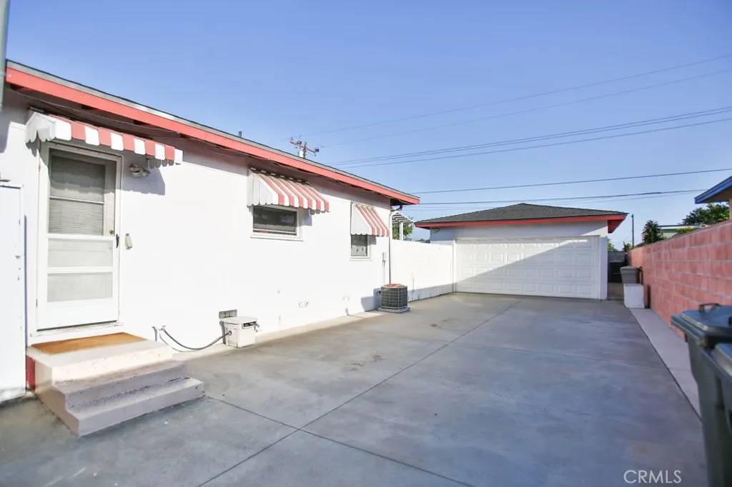 Fullerton, CA 92833,1918 W Orangethorpe Avenue