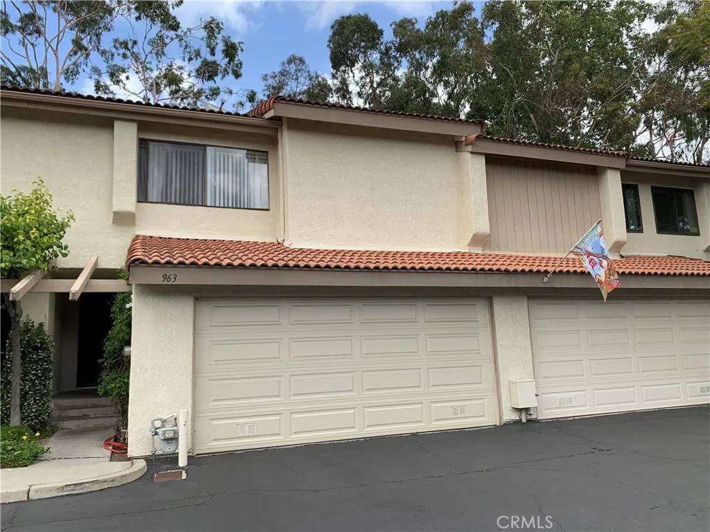 Fullerton, CA 92833,963 Creekside