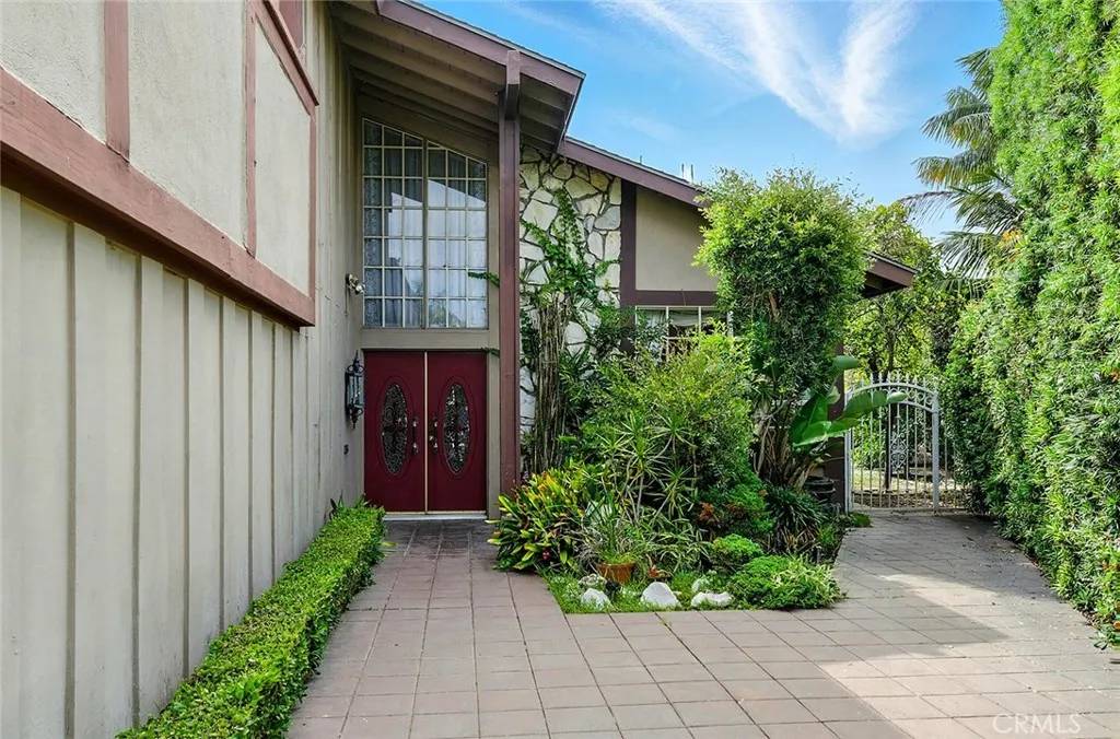 Los Alamitos, CA 90808,3106 Lilly Avenue