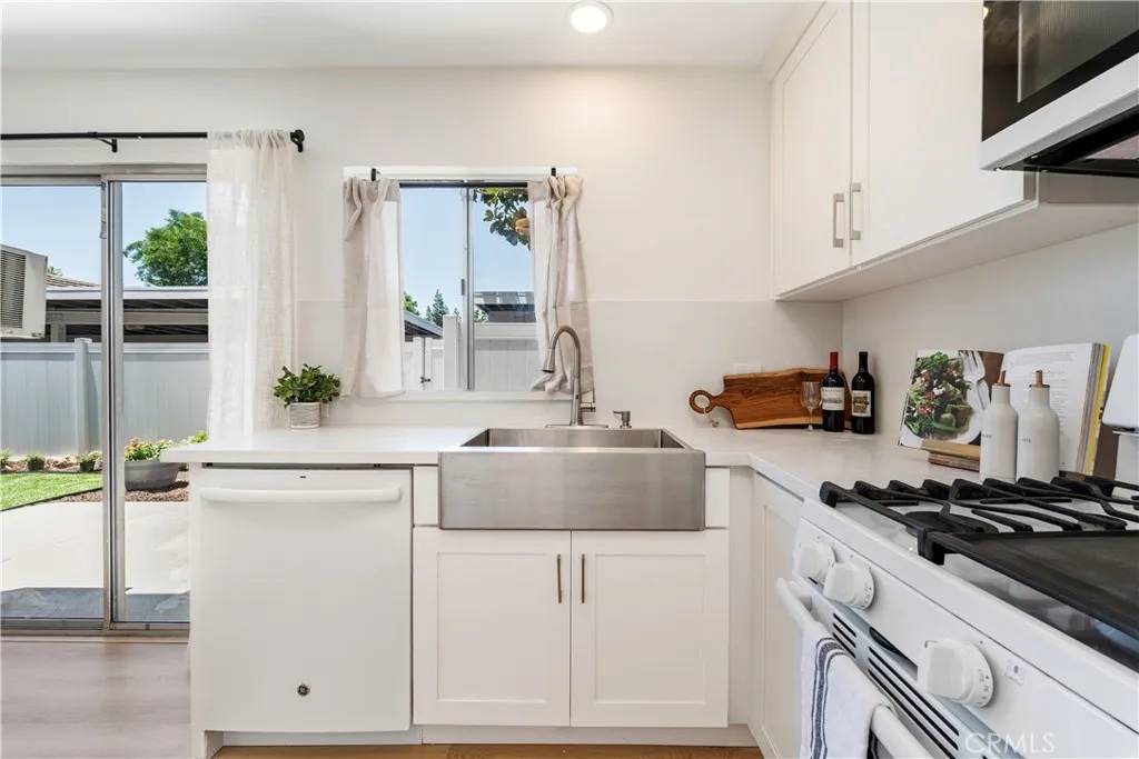 Irvine, CA 92604,10 Eastmont #43