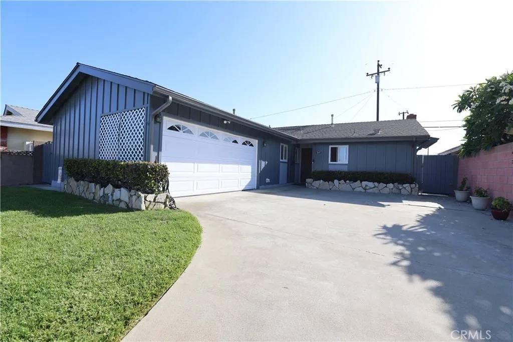 Lakewood, CA 90713,5519 Stevely Avenue