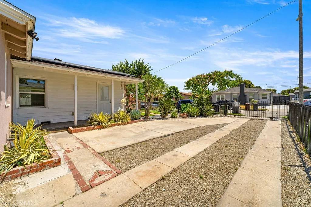 Compton, CA 90221,1215 N Mcdivitt Avenue