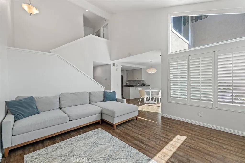 Irvine, CA 92612,164 Stanford Court #82