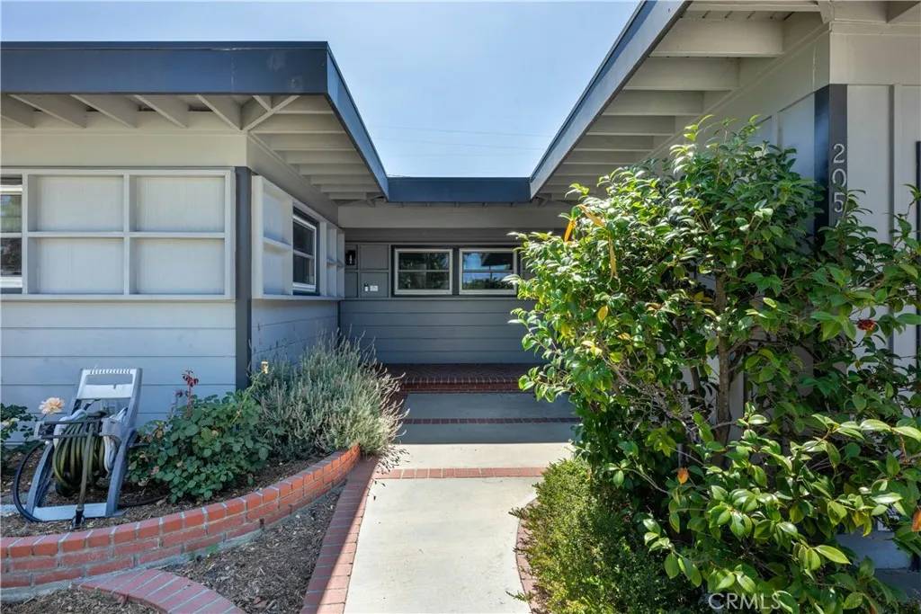 Long Beach, CA 90815,2054 Pattiz Avenue