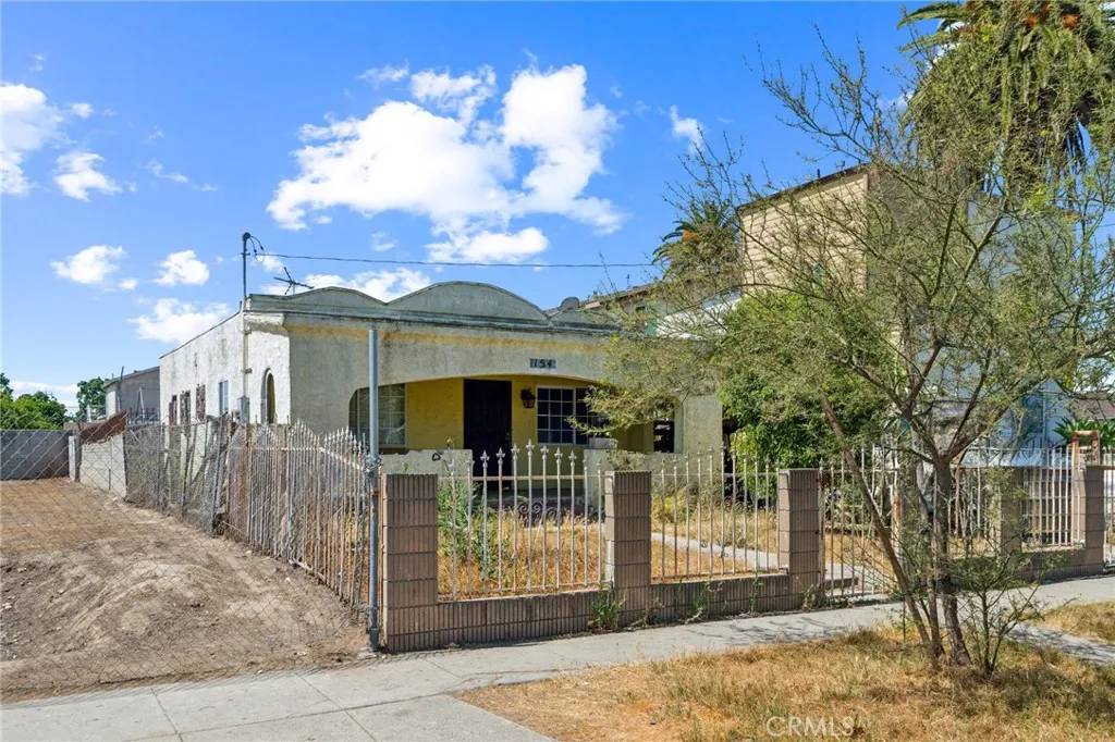 Los Angeles, CA 90003,154 W 104th Street