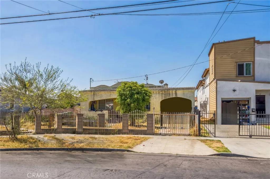 Los Angeles, CA 90003,154 W 104th Street
