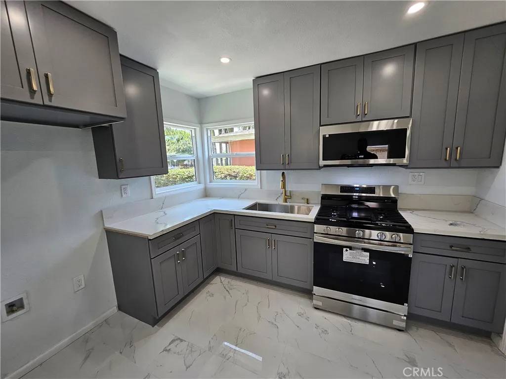 Compton, CA 90221,4618 E Linsley Street