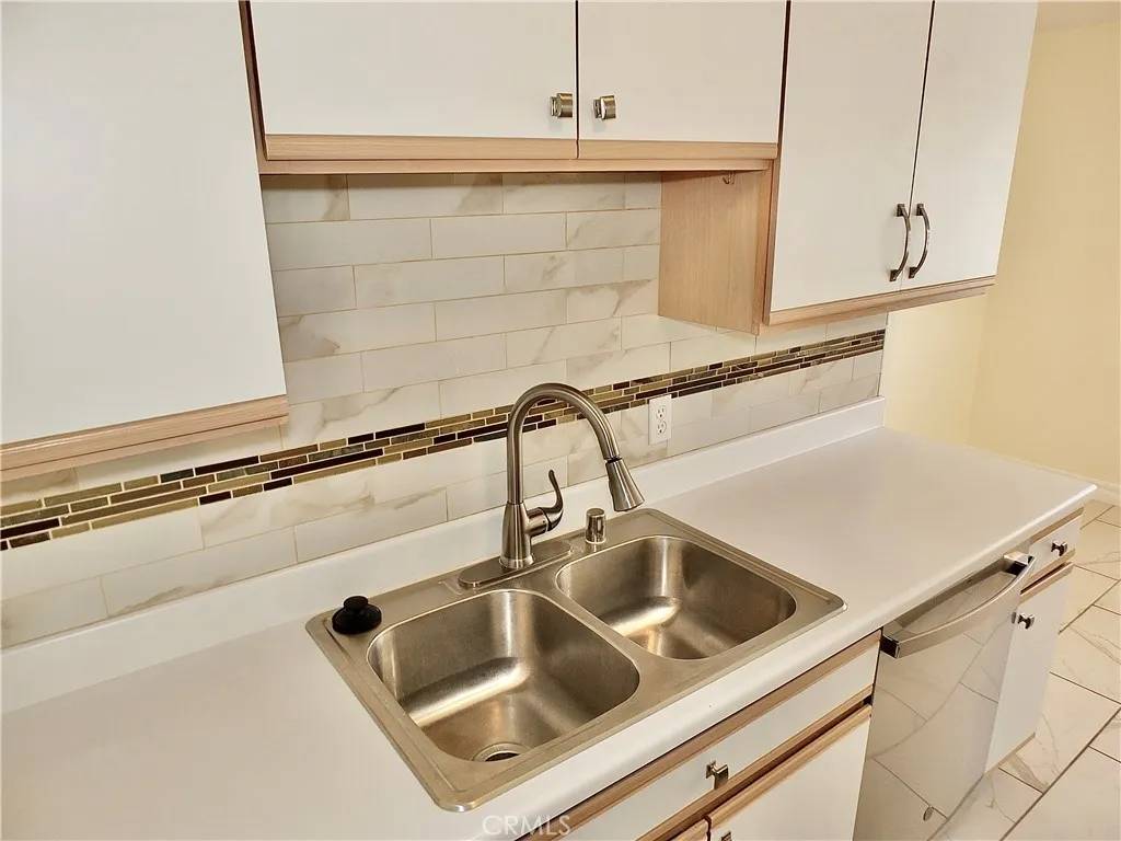 Glendale, CA 91206,121 Sinclair Avenue #241