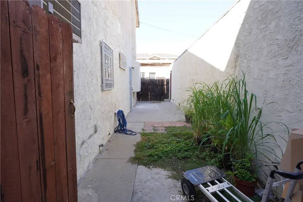 Long Beach, CA 90804,1050 Molino Ave Vista