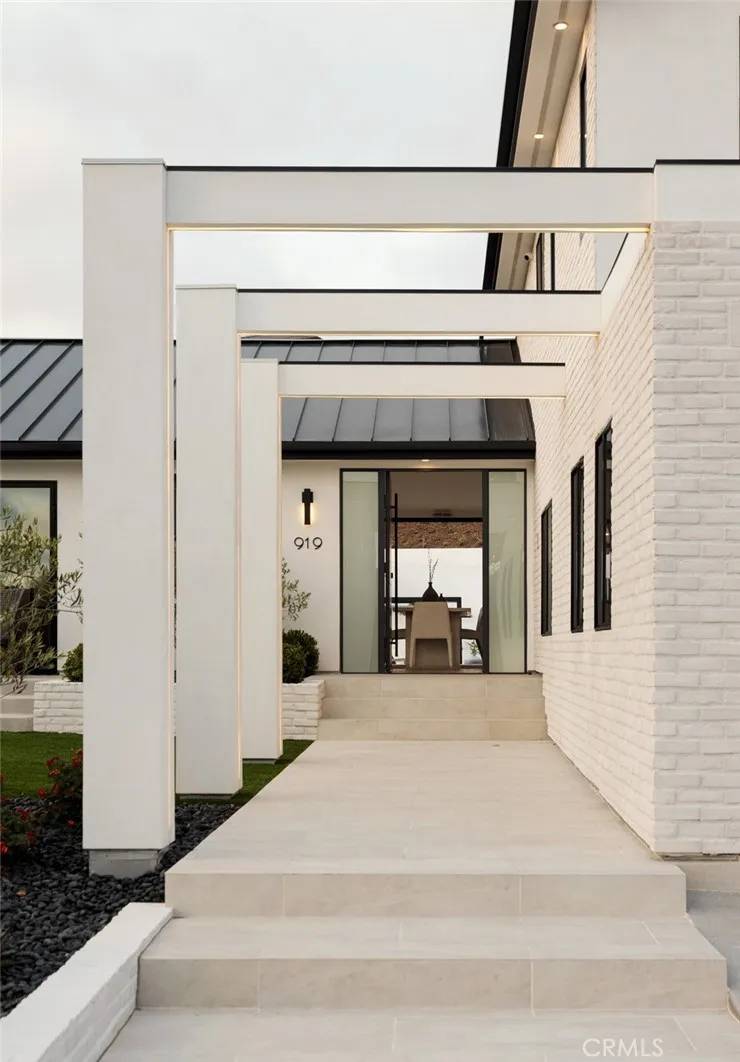 Corona Del Mar, CA 92625,919 Sandcastle Drive