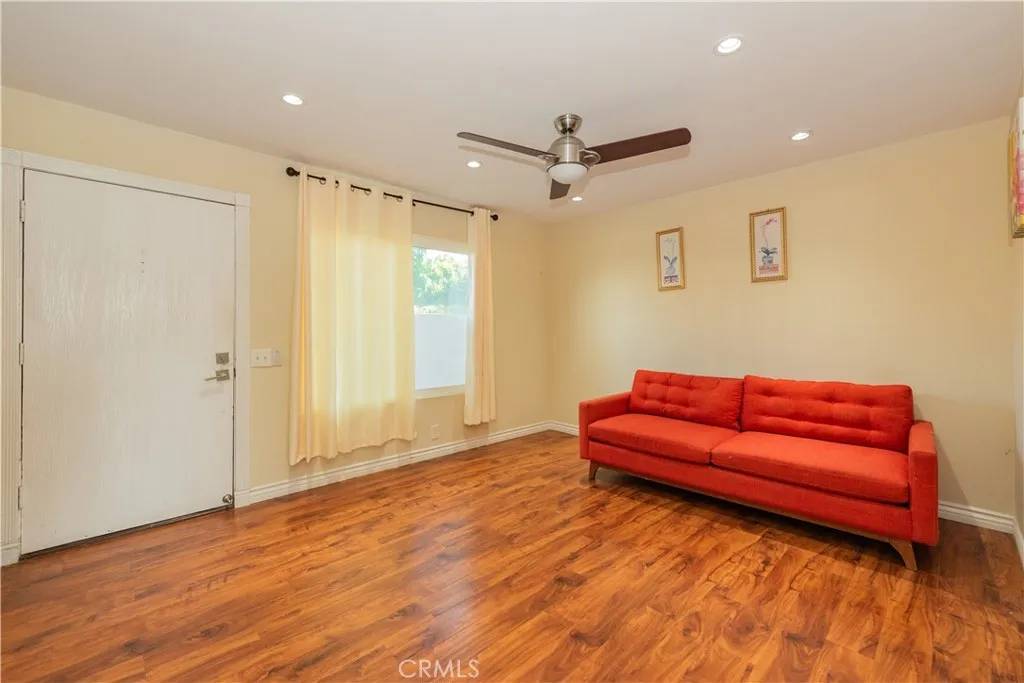 Irvine, CA 92604,3 Albany #61