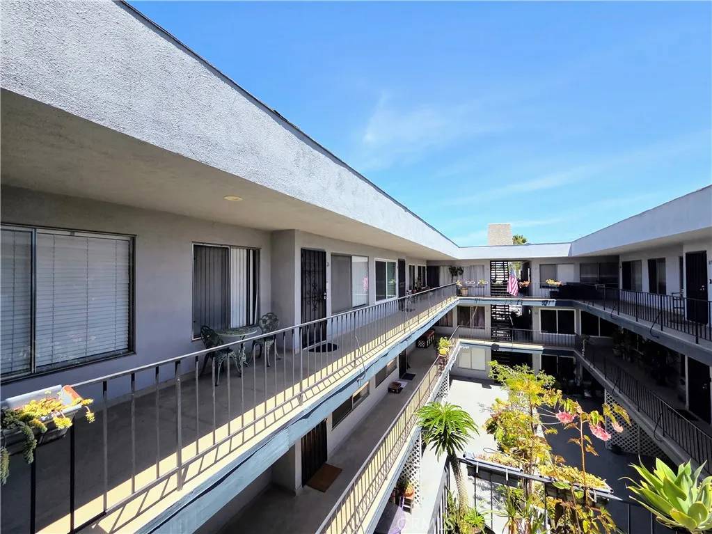Long Beach, CA 90802,120 Alamitos Ave #32