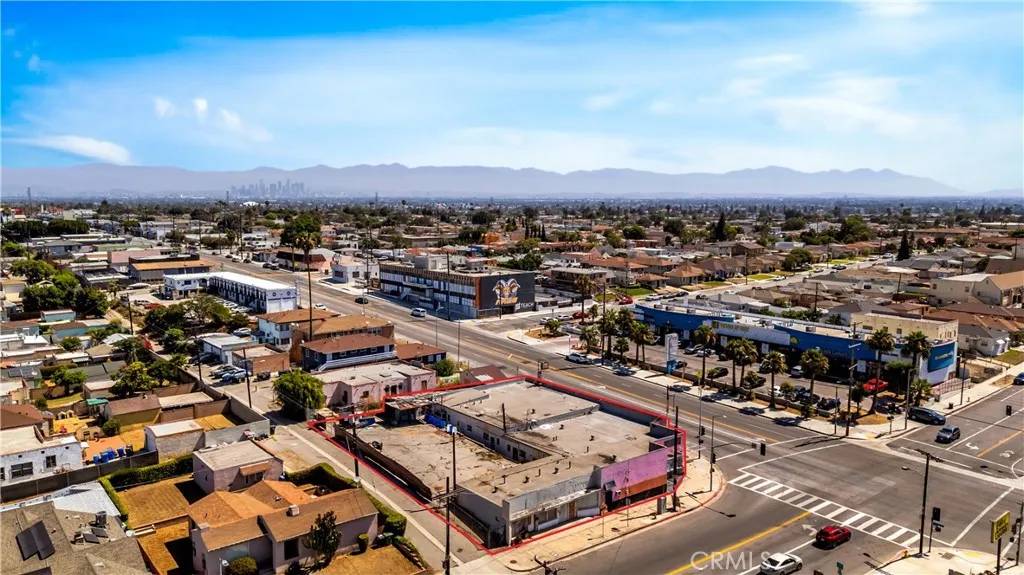 Los Angeles, CA 90047,10715 S Western